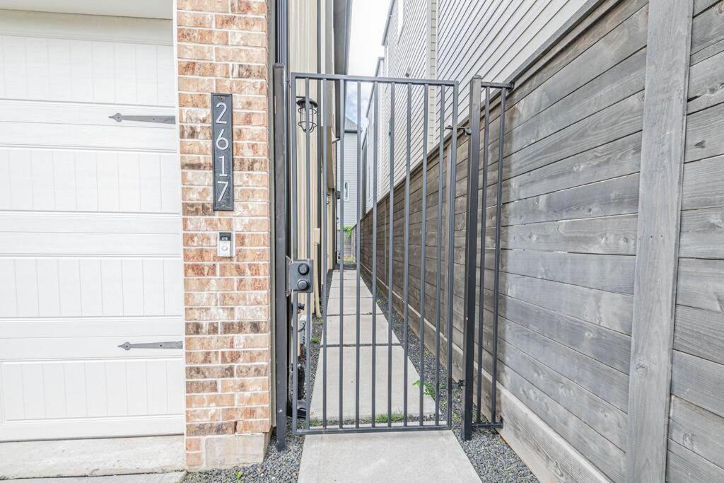 Charming 3-Bedroom Luxury Home Near Downtown, Nrg, Galleria & Medical Center Houston Exterior photo